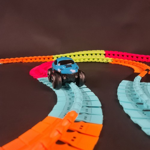 Tor wyścigowy- 193 elementy + autko 22461 - obrazek 12