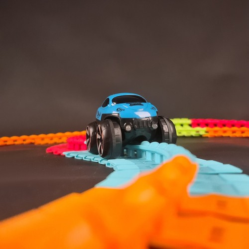 Tor wyścigowy- 193 elementy + autko 22461 - obrazek 13