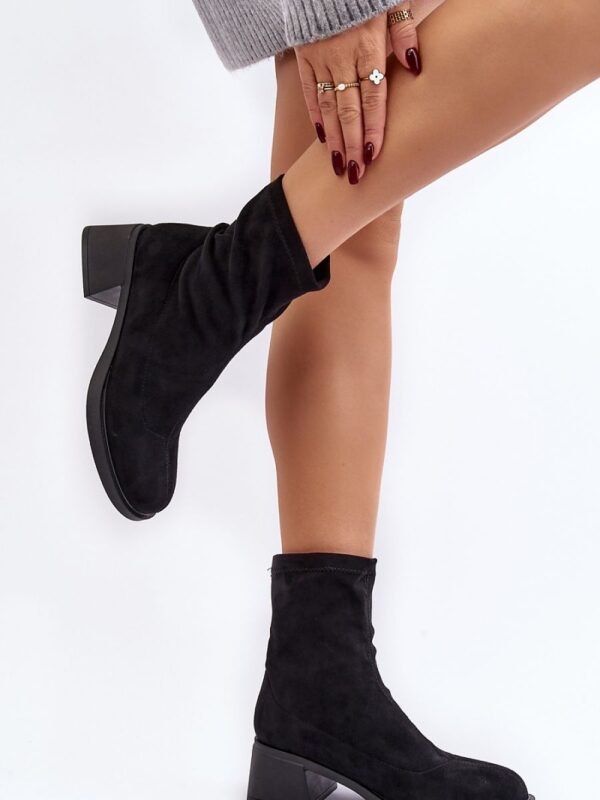 Botki Model Aphroteia 23BT35-6449 Black Zamsz - Step in style