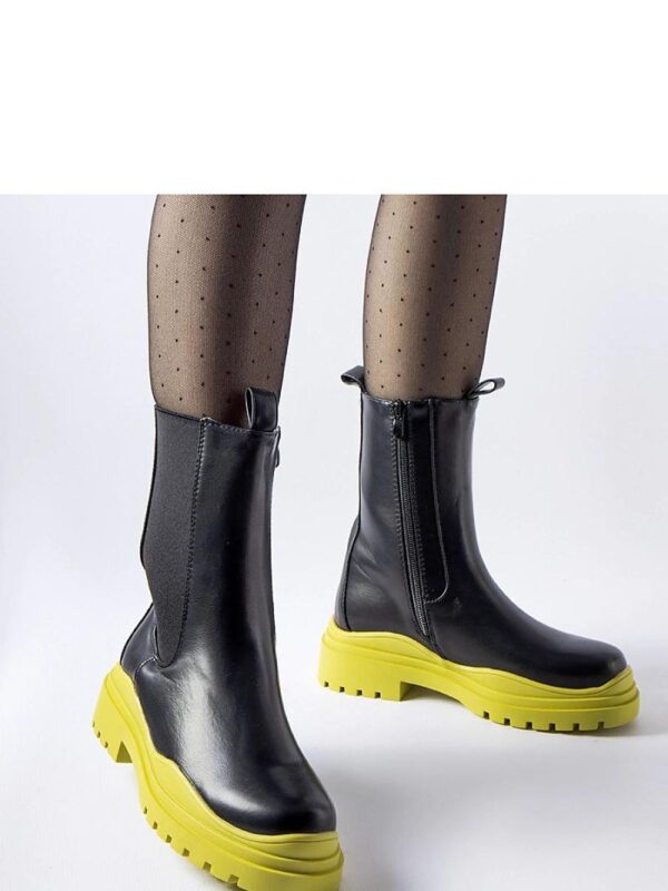 Czarne botki na kolorowej podeszwie Delebio - Solea