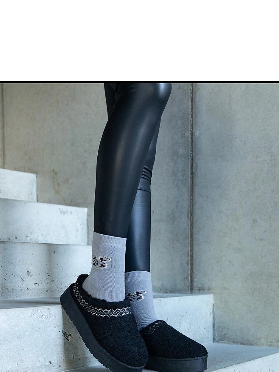 Czarne śniegowce na platformie z niską cholewką i haftowanym wzorem Greene - Solea - obrazek 2