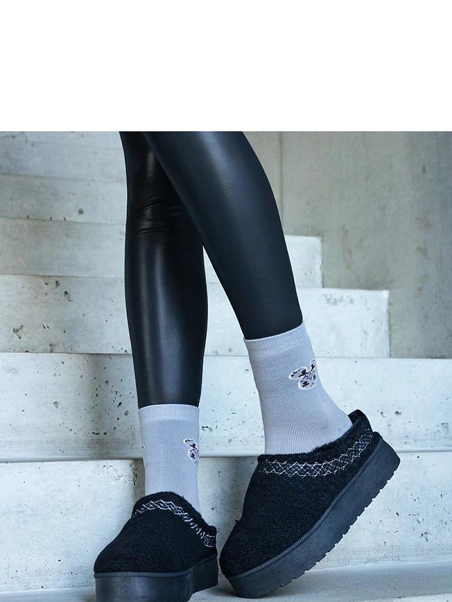 Czarne śniegowce na platformie z niską cholewką i haftowanym wzorem Greene - Solea - obrazek 3