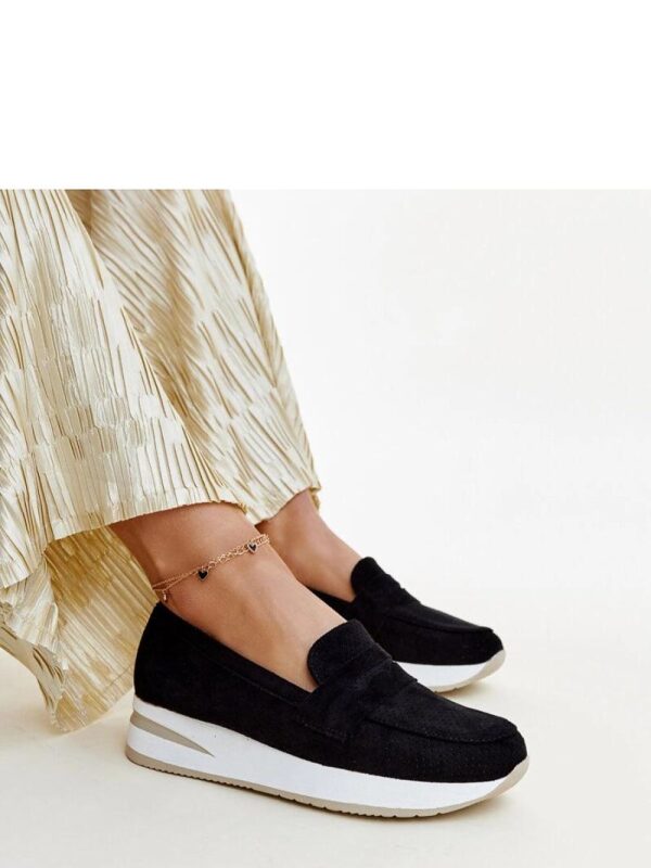 Czarne perforowane półbuty Muna - Solea