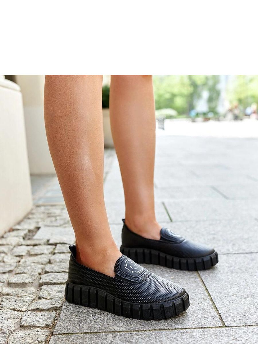 Czarne półbuty na masywnej podeszwie Teska - Solea - obrazek 3