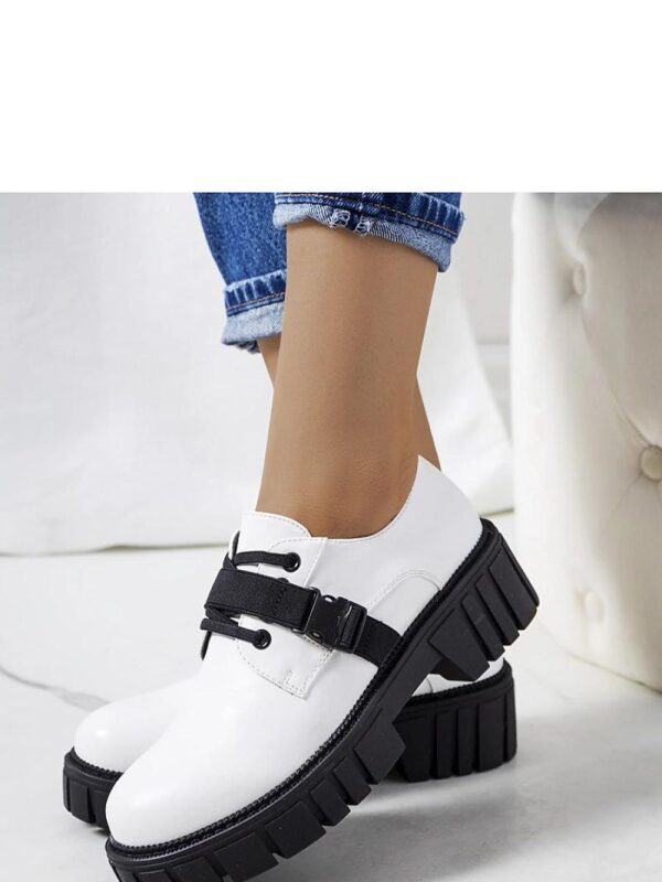 Białe półbuty na traktorowej podeszwie Marike - Solea