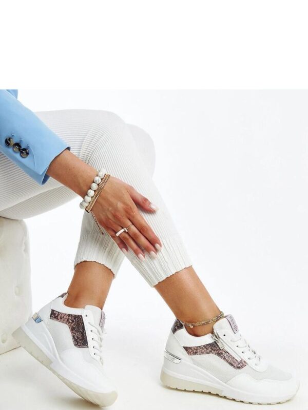 Białe sneakersy damskie  na koturnie CROSS JEANS - Solea