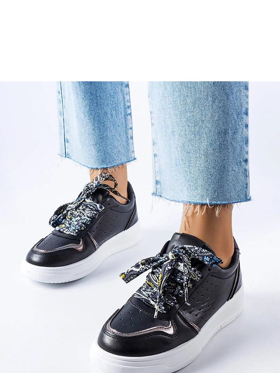 Czarne sneakersy wiązane wstążką Pryor - Solea - obrazek 2