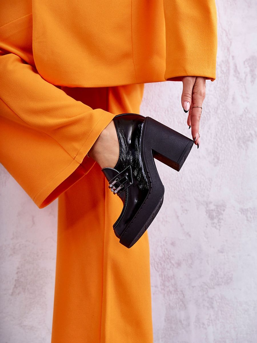 Półbuty Model Jaime 20116 Black Lakier - Step in style - obrazek 2